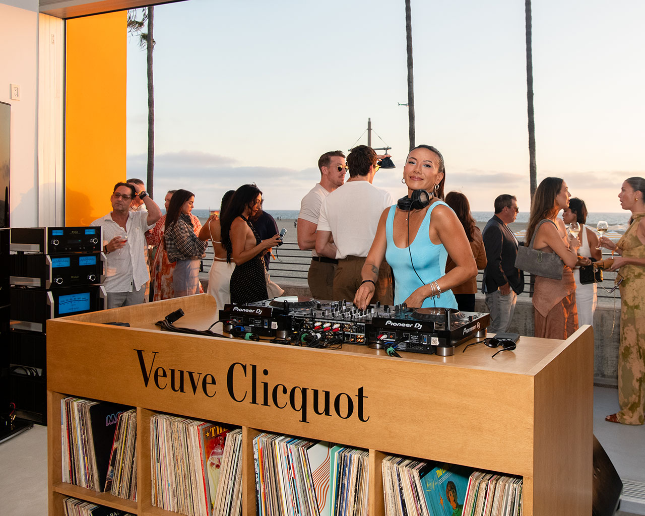 McIntosh Veuve Clicquot’s Club Solaire