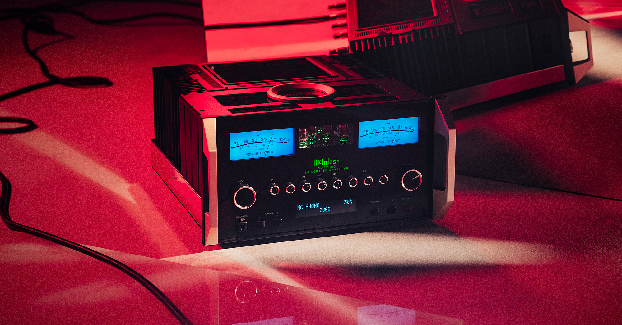 McIntosh Integrated Amplifiers: Amplifier & Preamplifier All-in-One