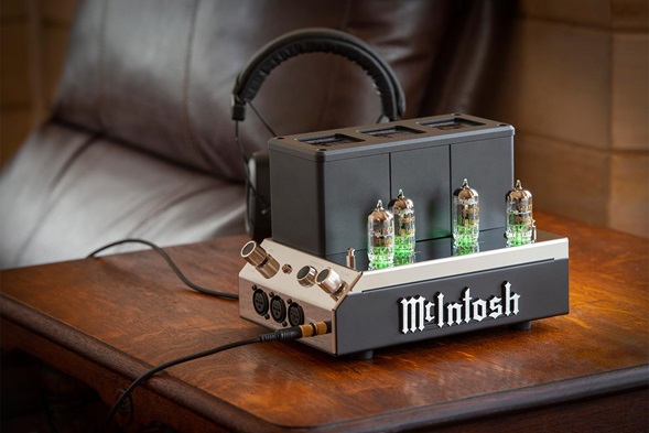 Nuovo McIntosh MHA200 headphones amplifier MHA200-Lifestyle