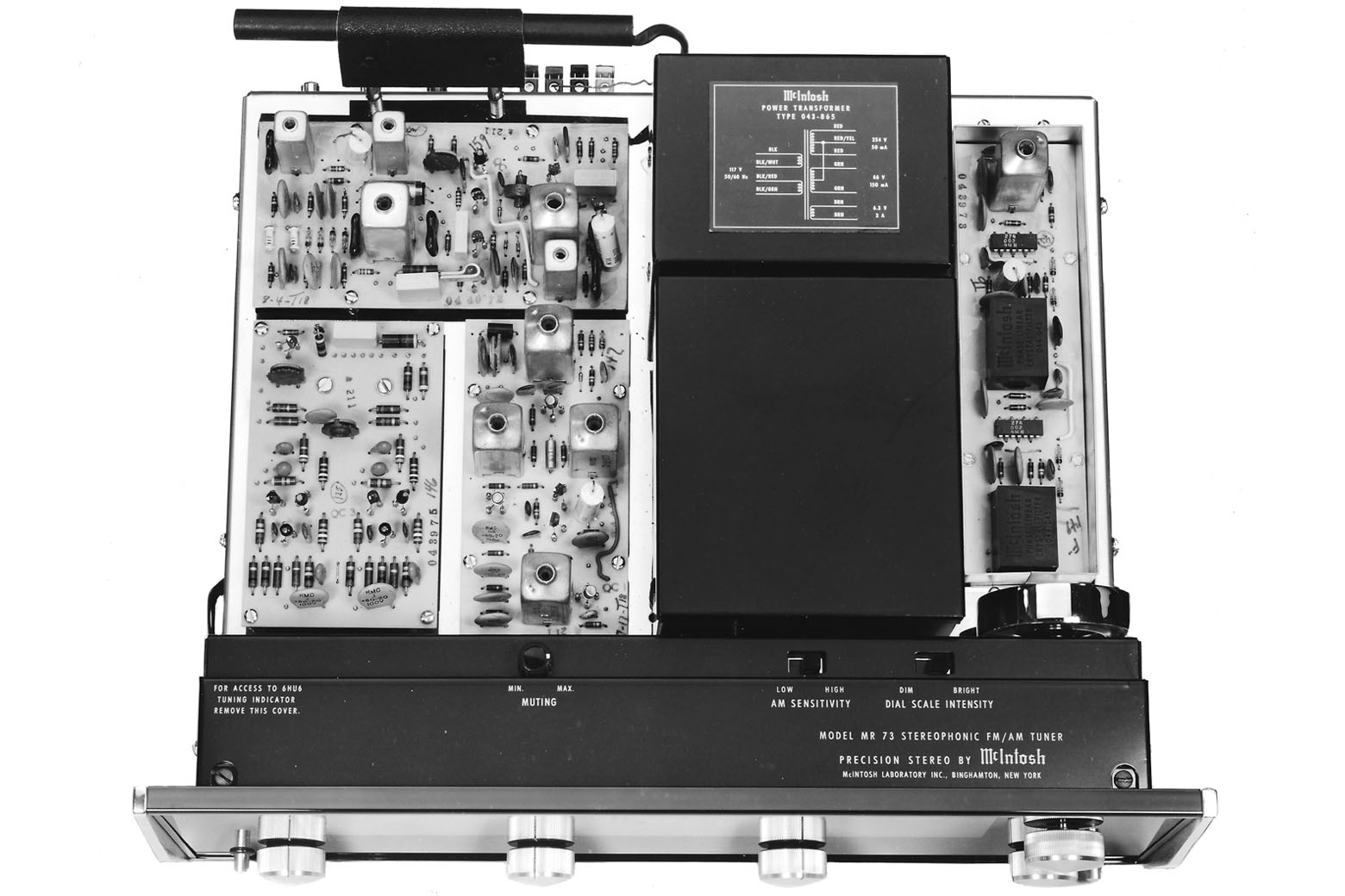 カーオーディオ Mcintosh MCD5000 McIntosh car audio is still in use today. - YouTube