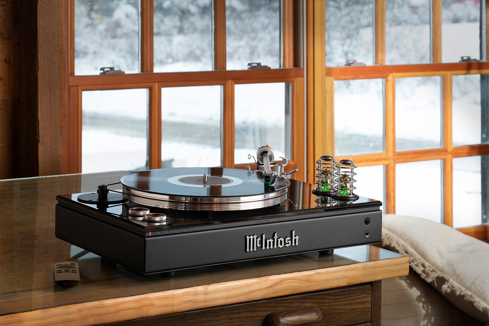 McIntosh MTI100 Integrated Turntable