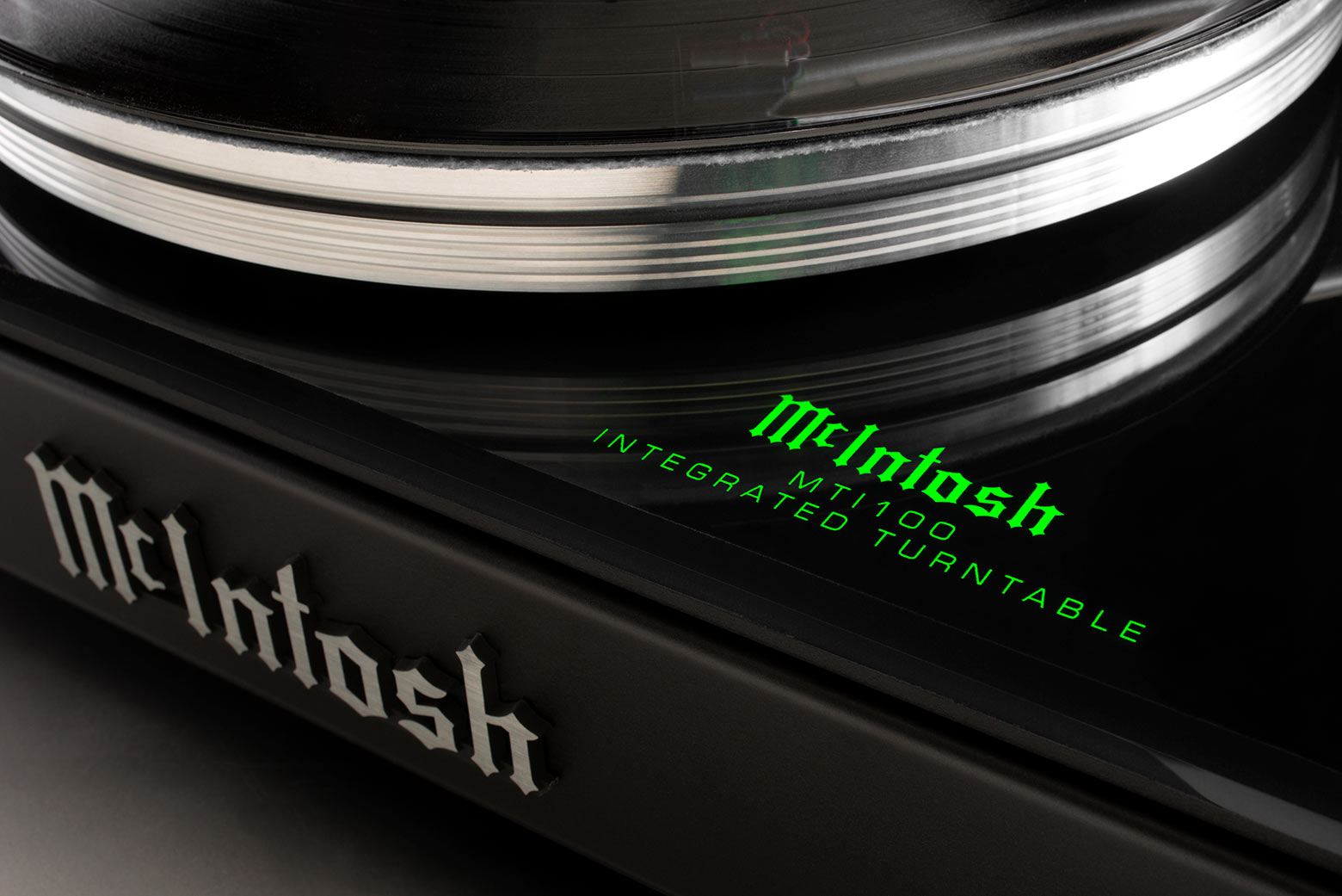 McIntosh annonce le MTi100, une platine vinyle avec pré