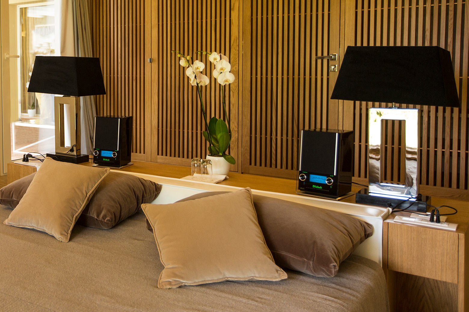 McIntosh RS100 Wireless Speaker