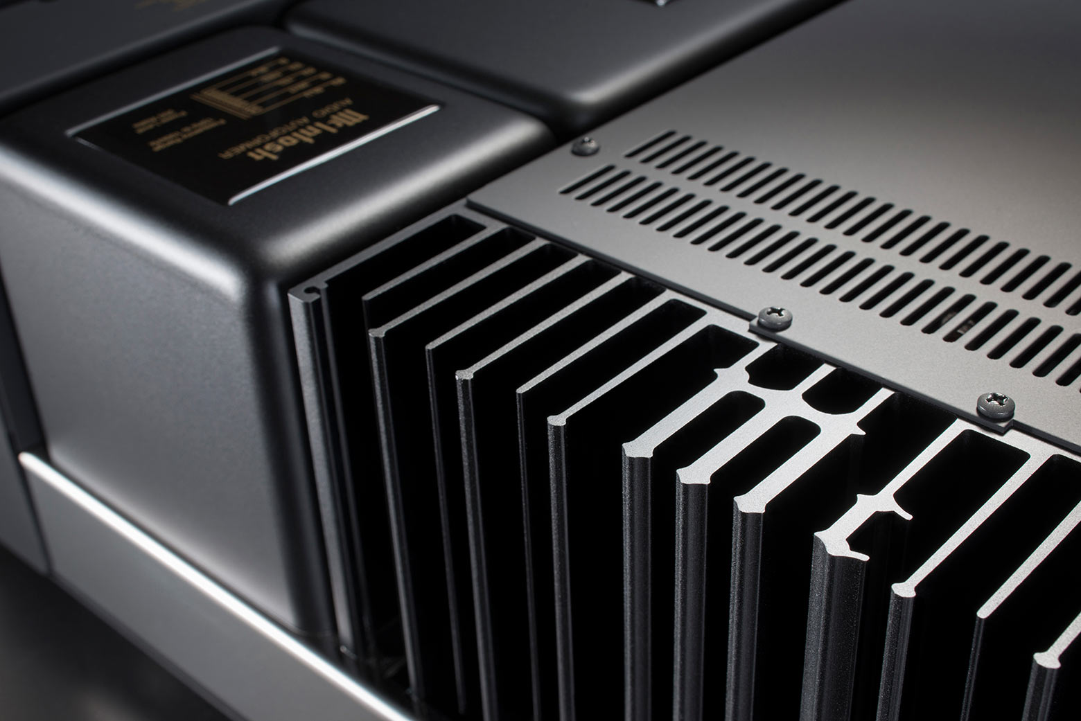 McIntosh MA8900 Integrated Amplifier